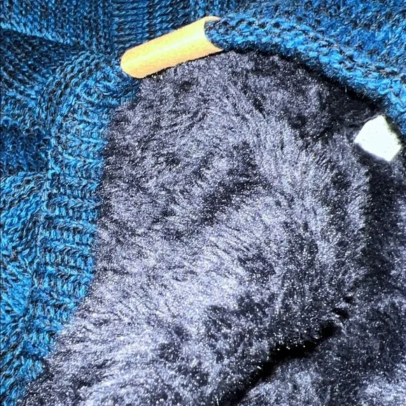 UGNQC Navy Slouchy Knit Hat, Scarf and Gloves Set - Picture 3 of 4